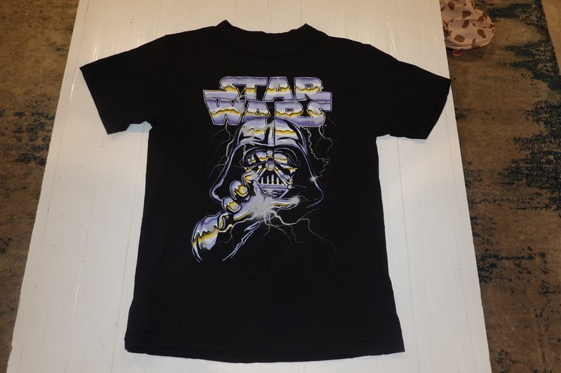 Star Wars T-Shirt Men’s M Black Darth Vader Lightning Graphic Tee Mad Engine