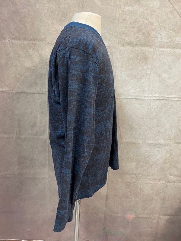 Lot of 2 Men's Long Sleeve T-Shirt Blue Size L: 1 pcs Tonny Hilfiger, 1 pcs Gap gallery