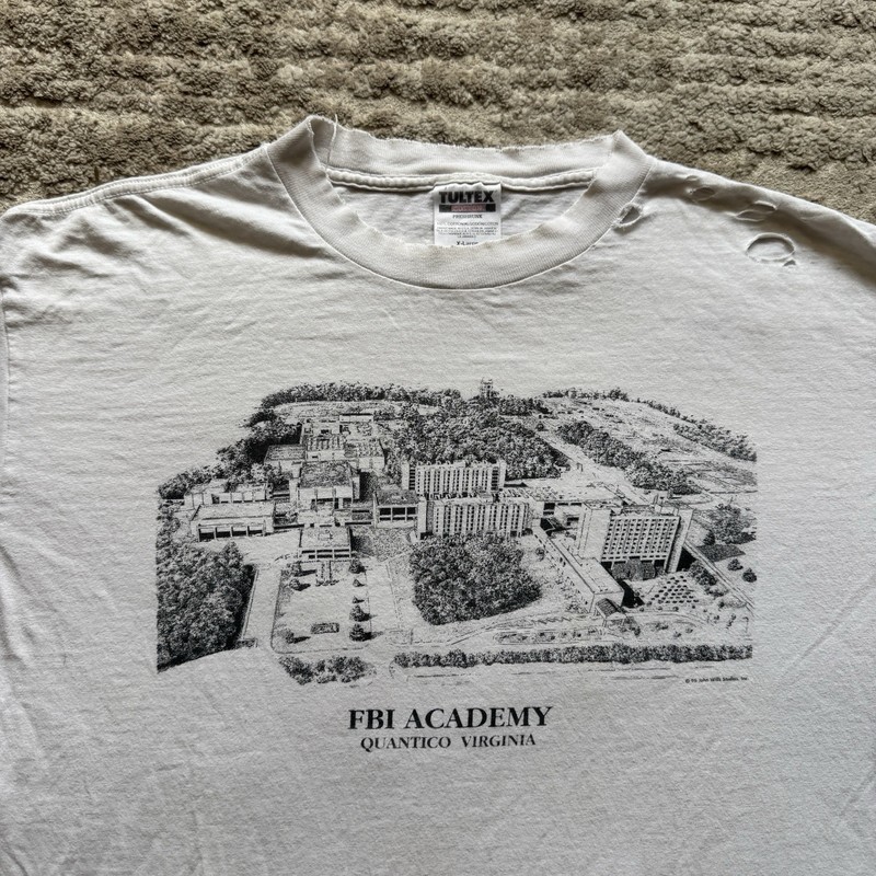 Vintage 90s Distressed FBI Academy Tee Men’s XL White Aerial View Architecture 