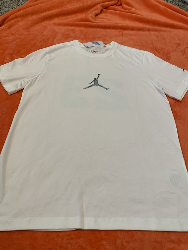 NIKE Air Jordan Medium White Flight Dunk Short Sleeve Graphic Shirt FN5988-100