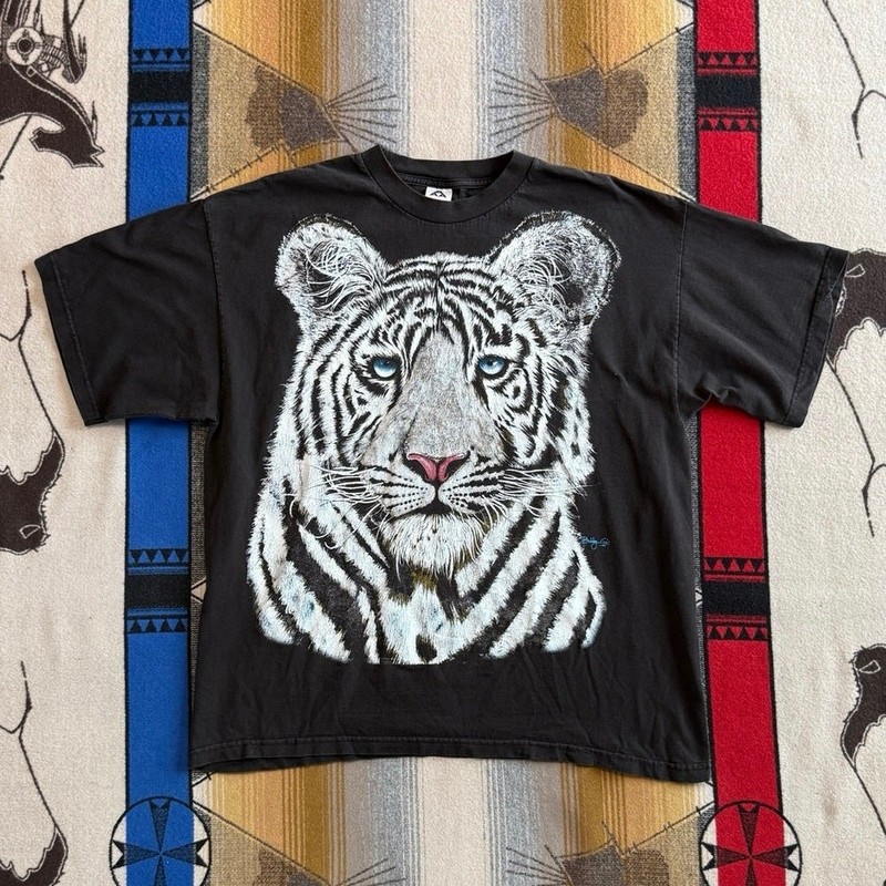 Vintage 90s White Tiger T-Shirt Size XL Single Stitch Animals Nature Outdoor