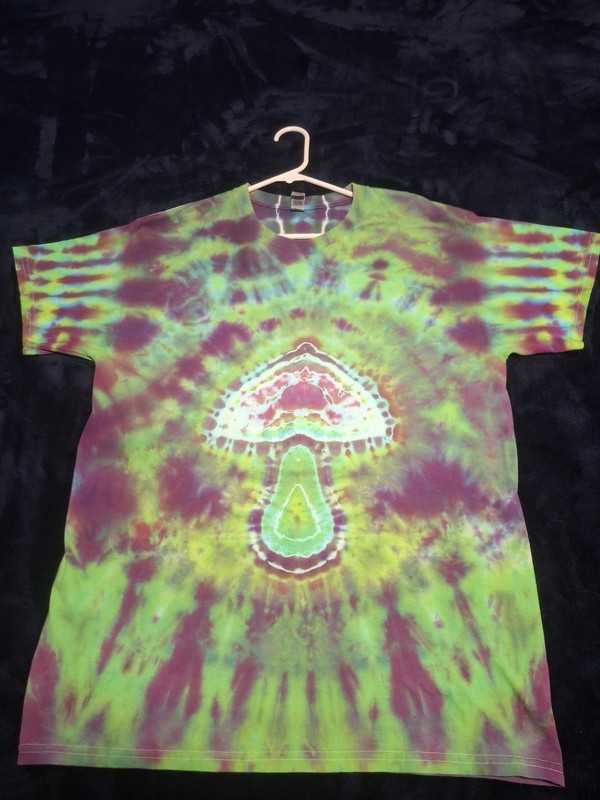 New handcrafted Tie-Dyed Purple Green Mushroom Gildan T-shirt, Mens Large