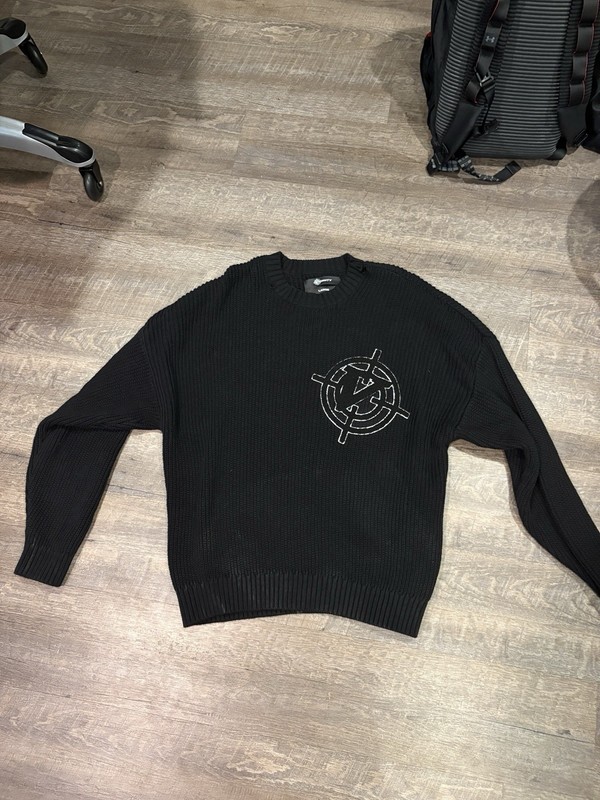 Vicinity Long Sleeve Size Large With A Small Hole On The Neck