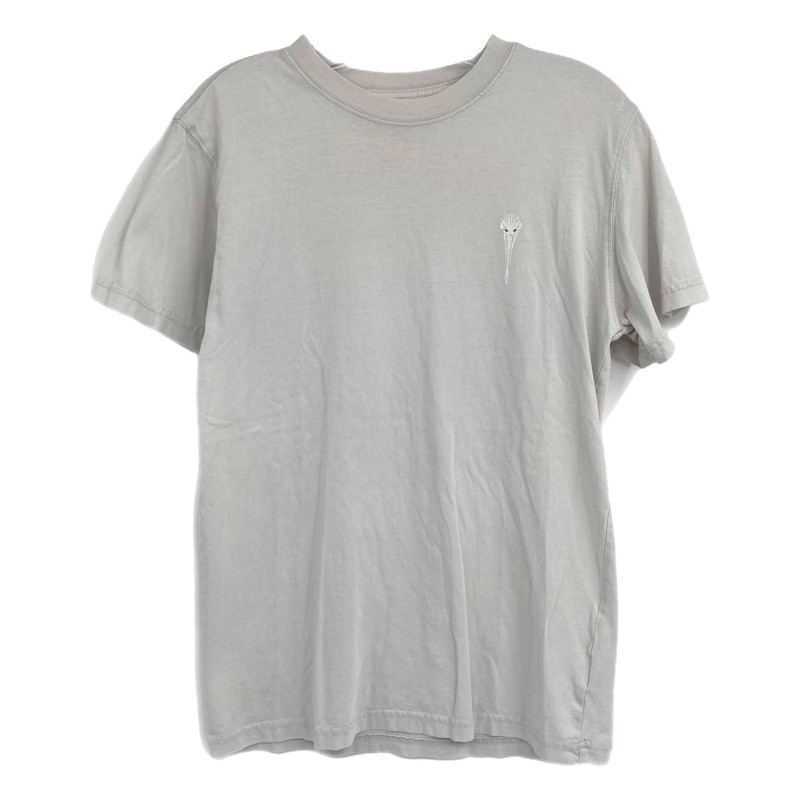 Mad Pelican Gray Graphic Tee | Perfect for All Seasons