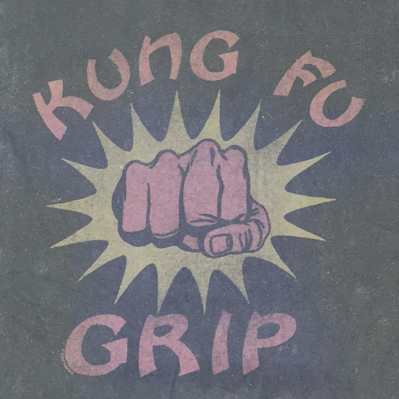 T-Shirt G.I. Joe Kung Fu Grip 2006 Graphic Tee SzL Black Punch Fist Pow Back Hit