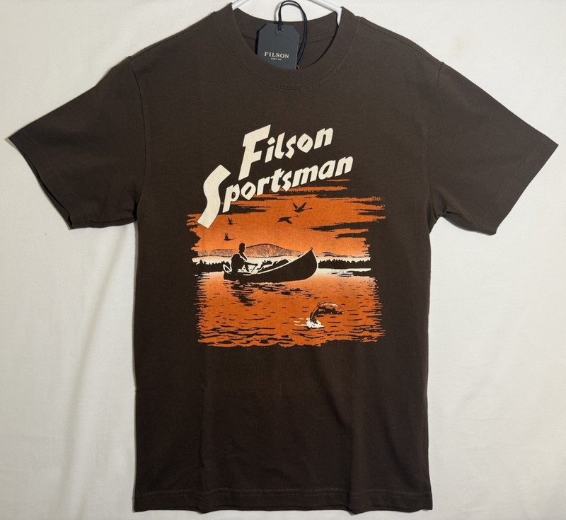 NWT C.C. Filson Pioneer T Shirt “Filson Sportsman” Men’s XS Coffee Canoe USA