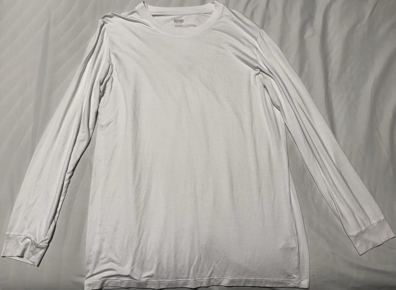 Uniqlo Men’s Small White Scoop Neck Long Sleeve T-Shirt Heattech