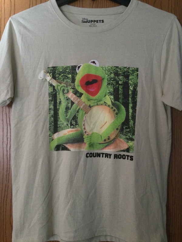 Kermit (Muppets) – Kermit Playing Banjo – “Country Roots” – Light Brown – L