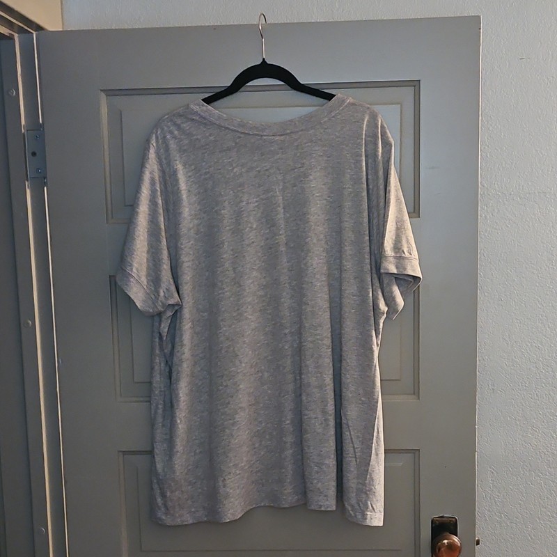 Nike The Nike Tee Gray Logo Graphic Crew Neck Short Sleeve Women’s T-Shirt 2X gallery