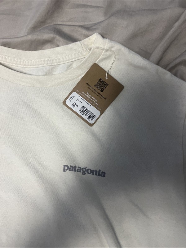 Patagonia Fitz Roy Icon Responsibili-tee Birch White NWT gallery