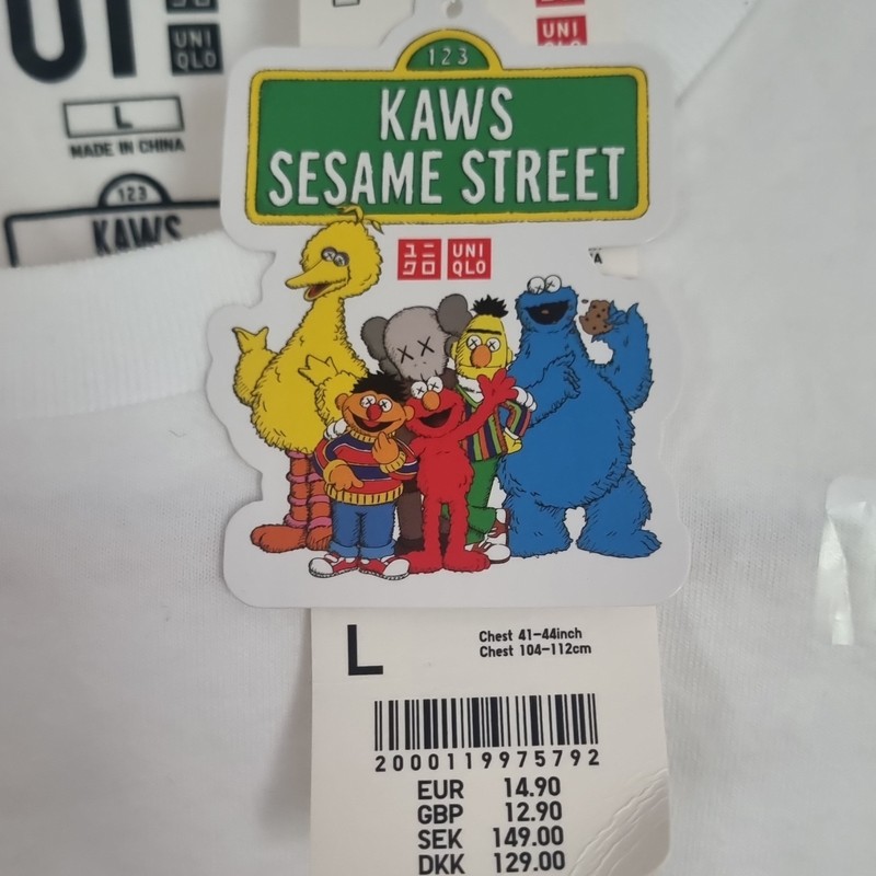 Uniqlo UT KAWS x Sesame Street Men’s L White Graphic Crew Neck T-Shirt gallery
