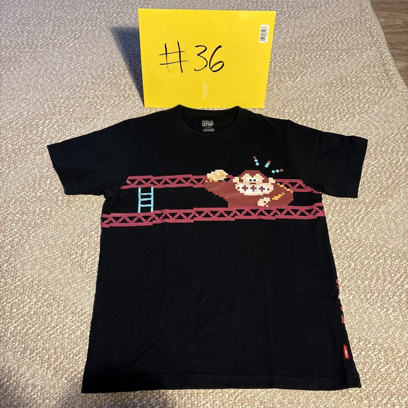 Donkey Kong Nintendo UTGP Collab 8 Bit Video Game T Shirt Men’s Small