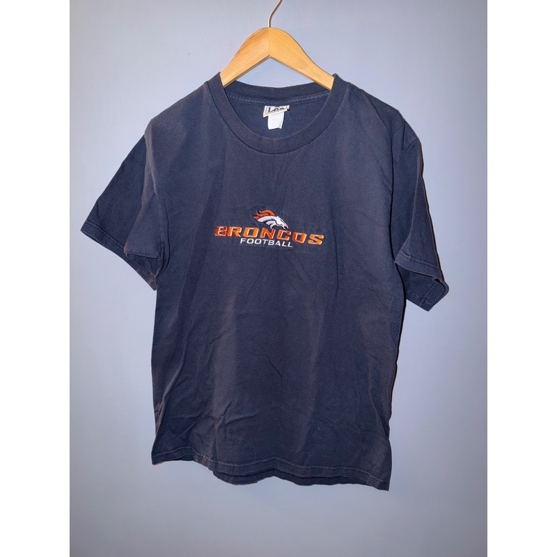 Vintage Lee Sport Denver Broncos Football Embroidered Navy Blue T-Shirt Mens M