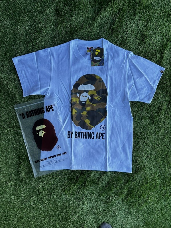 *BRAND NEW* Bape “White” T-shirt- Ready To Ship🚚💨 (Size Smalll)