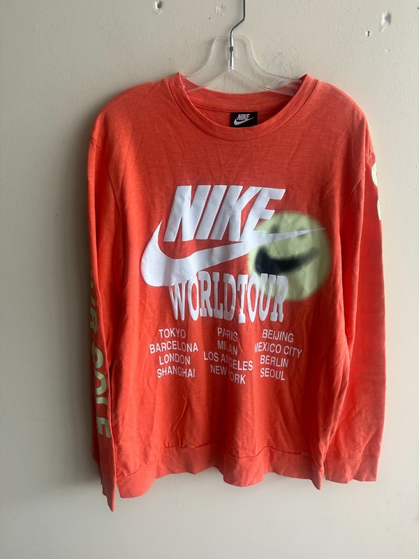 Nike Sportswear World Tour Pullover T-Shirt Men’s M Orange Swoosh Logo SZ N140