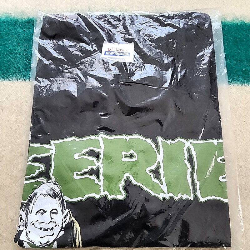 EERIE 2007 Graphitti Comics Comic Book Shirt SM NIB