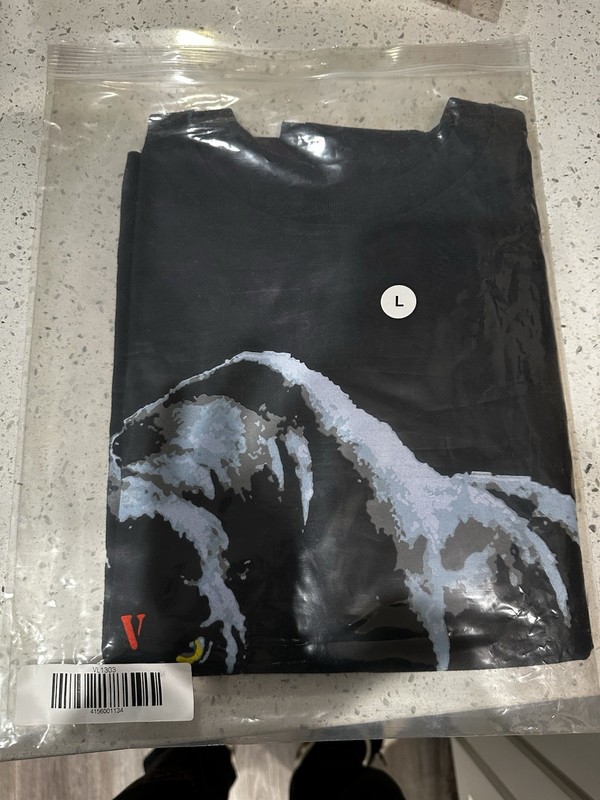 BRAND NEW BLACK PANTHER T SHIRT SIZE L