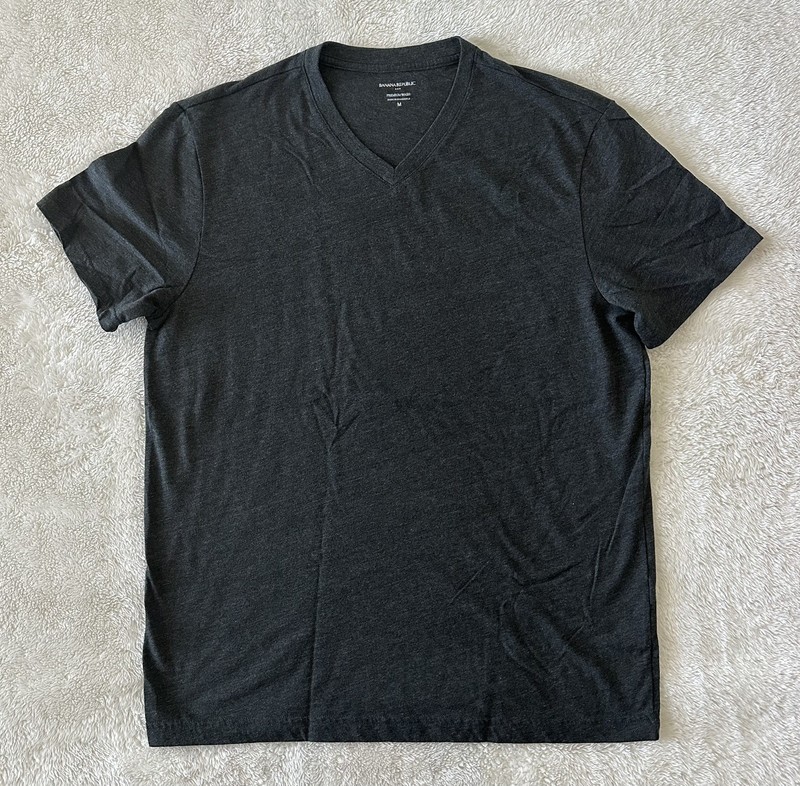 Banana Republic Premium Men's Sz M Navy & Gray V-neck S/S T-shirts 2 pk (EUC) gallery