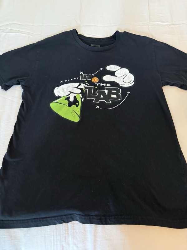 Men’s L Black Graphic Print T-Shirt “In The Lab” Basketball