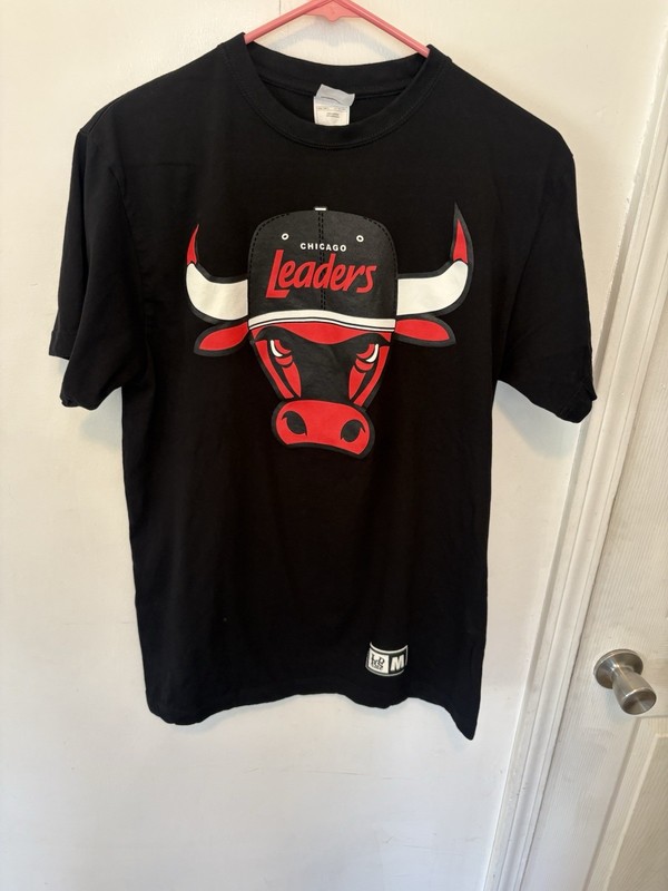 Chicago Bulls Tee, Size M