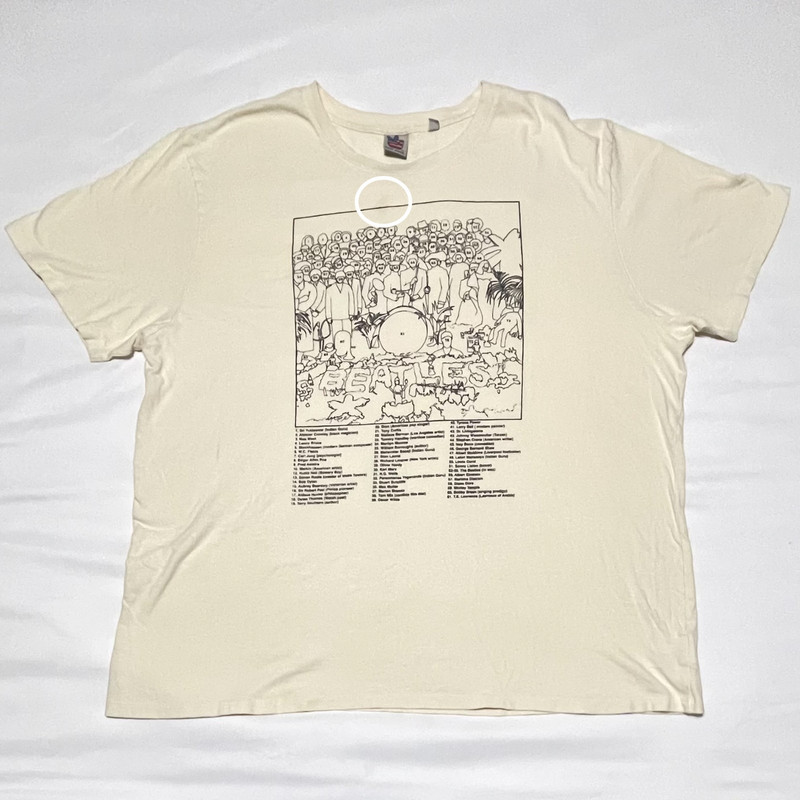Apparel – T-Shirt – The Beatles – Sgt. Pepper’s Lonely Hearts Band – XXL – Stain