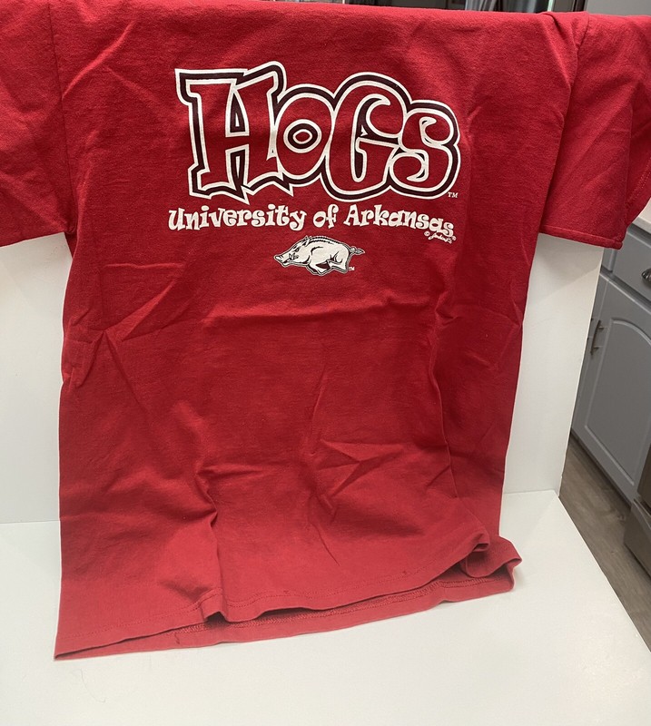 Uni-sex T-Shirt – ARKANSAS RAZORBACKS -Size Adult M