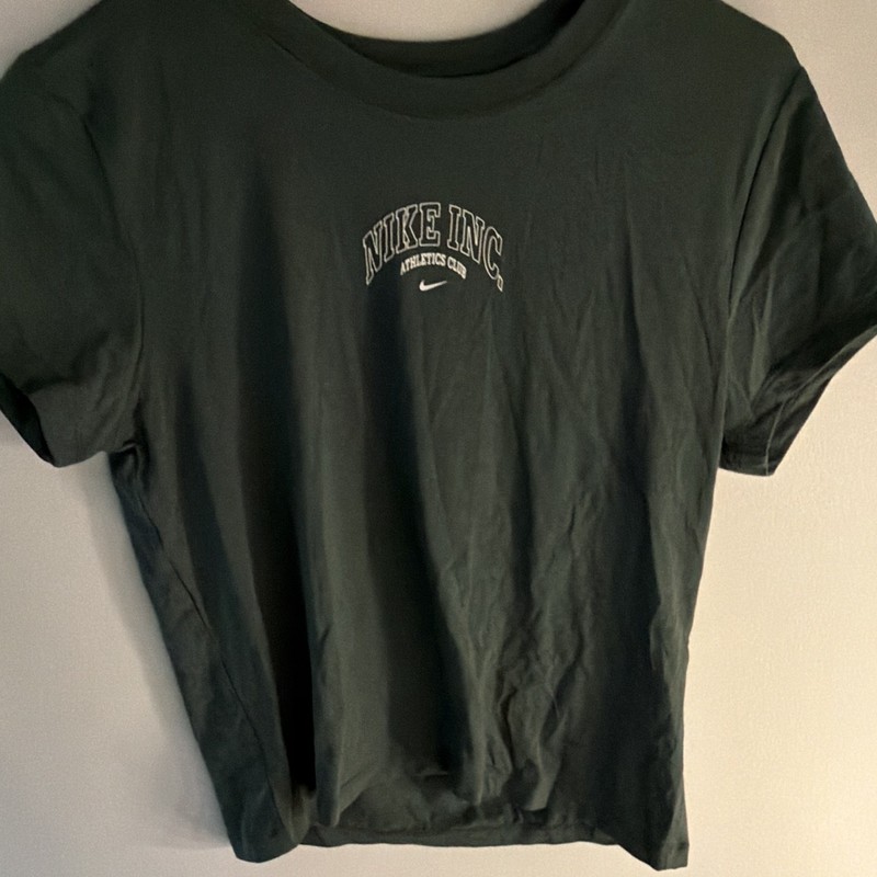 Nike Graphic T-shirt In Green Size Medium Slim Fit Short Sleeve