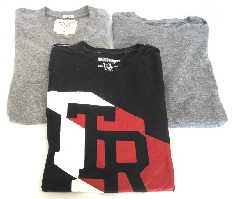 3 PC MENS TSHIRTS TRUE RELIGION BLACK ABERCROMBIE & AMERICAN EAGLE GRAYS SZ MED