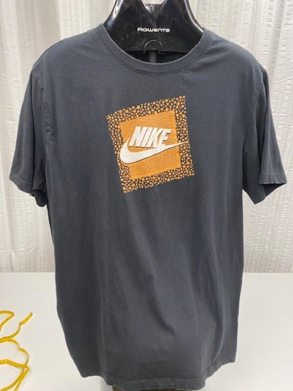 Nike Graphic Logo T Shirt Men’s Large Black Orange Swoosh Casual Tee