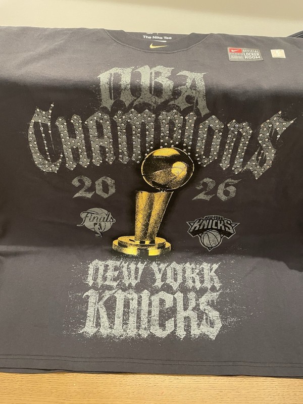 Nike NBA Champions New York Knicks 2026 Crystal Rhinestone Tshirt Black Sz XL