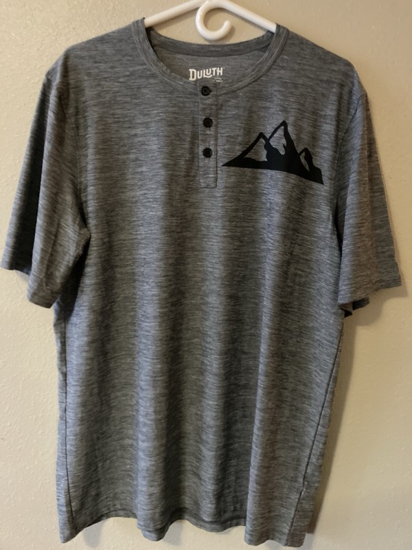 Duluth Men’s Gray Polo Shirt Short Sleeve Mountain Logo Ski Outdoor Activities
