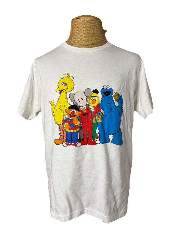 KAWS Men’s Short Sleeve T-Shirt Sesame Street Big Logo White Size Large