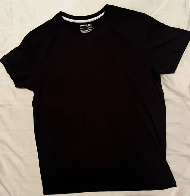 KENNETH COLE V-NECK BLACK UNWORN w/ TAGS SHOET SLEEVE- Size L ORIGINALLY $49