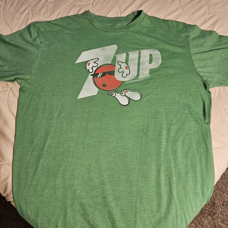 Retro Style 7UP Green T-Shirt Mens Size XL Soft TeeLuv Graphic Tee