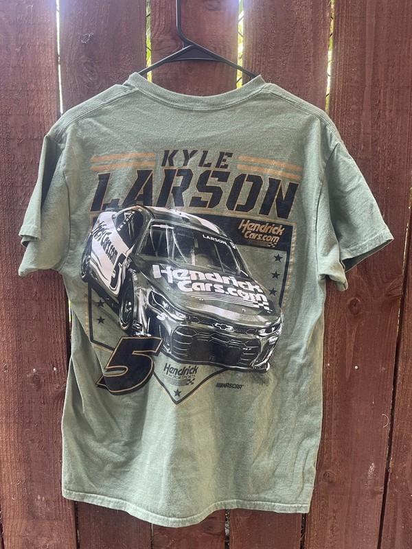 NASCAR Men’s Kyle Larson 5 Hendrick Motorsports Graphic Tee in Hunter Green Sz M