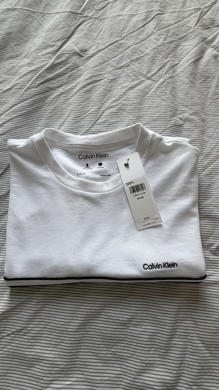 Calvin Klein T Shirt BRAND NEW size Small