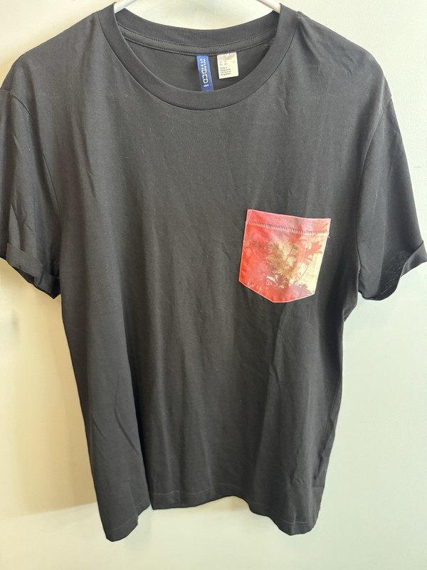 H&M Divided Black Crew Neck T-Shirt w/ Red Print Chest Pocket Men’s M