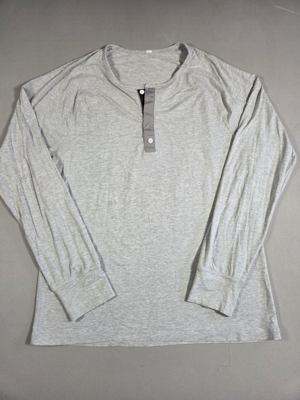 Lululemon Men’s Medium Stretch Henley T-Shirt Light Gray Button Long Sleeve Gym
