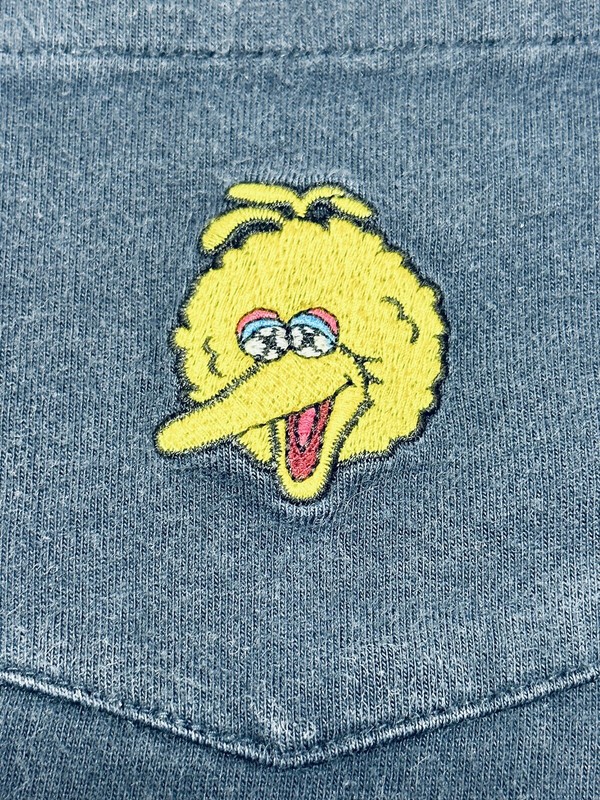 Uniqlo KAWS x Sesame Street Big Bird Tshirt Size M Navy Blue XX Eyes