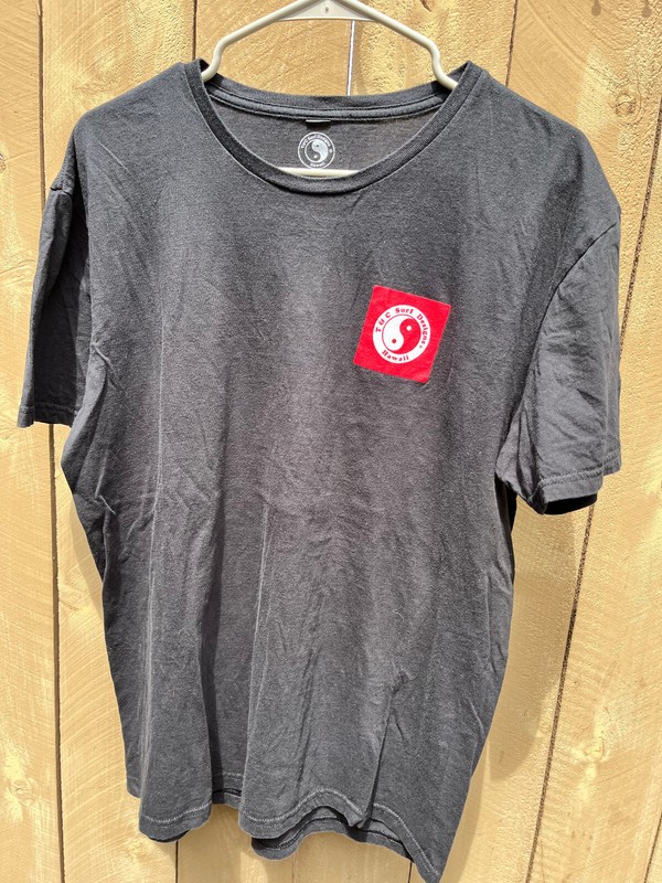 T&C Surf Design Hawaii Aloha Koi Fish Graphics BLACK Tshirt – Men’s Sz M