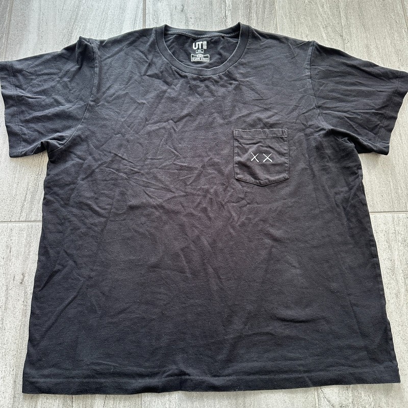 KAWS Uniqlo Sesame Street Pocket Tee XXL Black Graphic Shirt Defect Back
