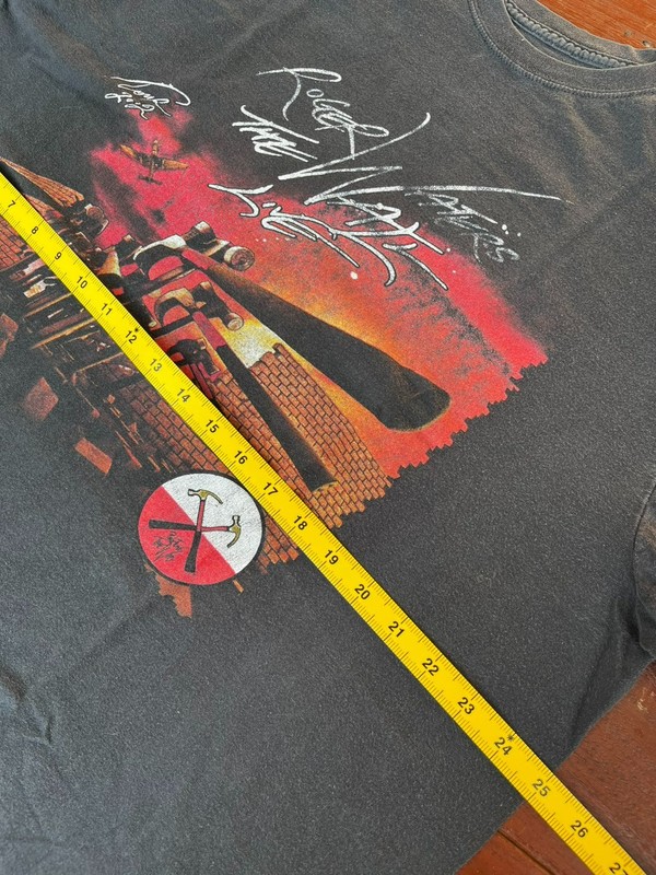 Roger Waters The Wall 2012 Tour T-Shirt 2XL Faded Black Boxy Fit Nike Pink Floyd gallery
