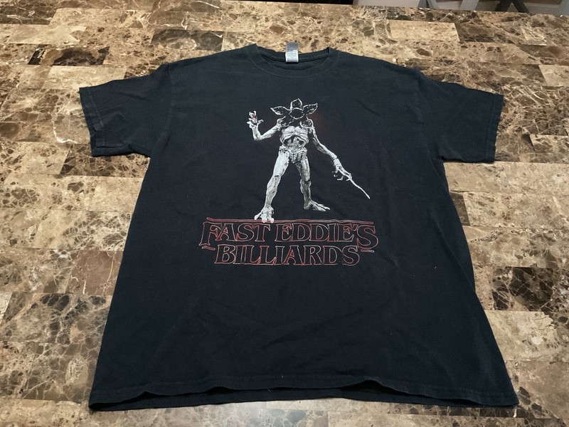 Rare Vintage Stranger Things Fast Eddies Billiards 🎱 T-Shirt Size Men’s Large