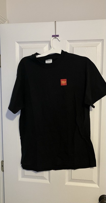 Vintage Y2K Wells Fargo Box Logo Black Short Sleeve T-Shirt L Hanes Beef-y