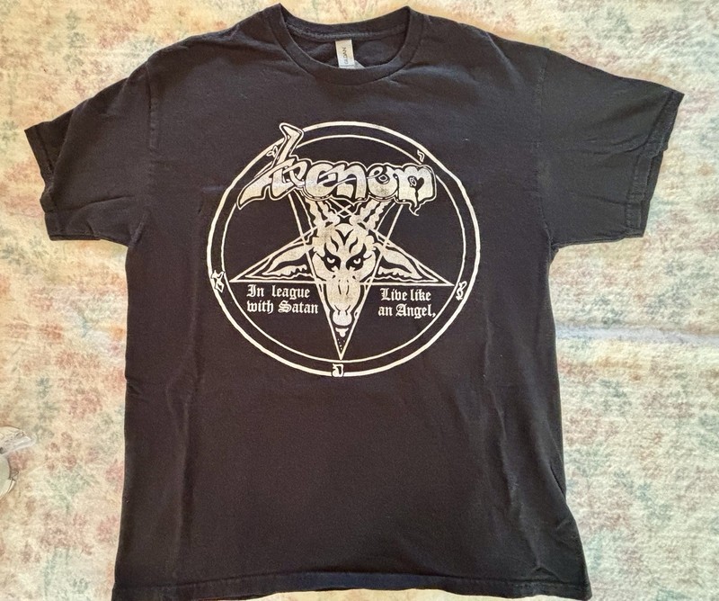 Venom In League With Satan T- Shirt Mens Size L (Runs Big) Fits Like An XL