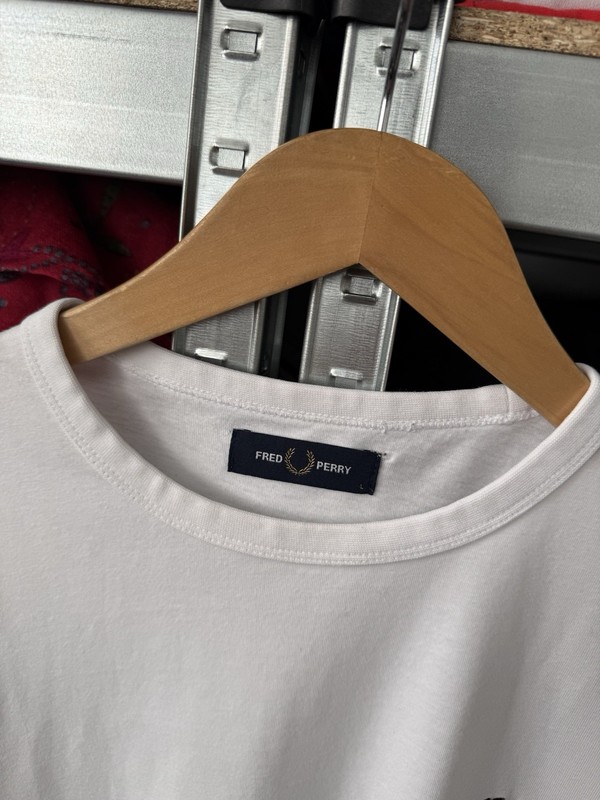 Fred Perry T-Shirt Men’s Size L White Cotton Embroidered Logo Short Sleeve Top gallery
