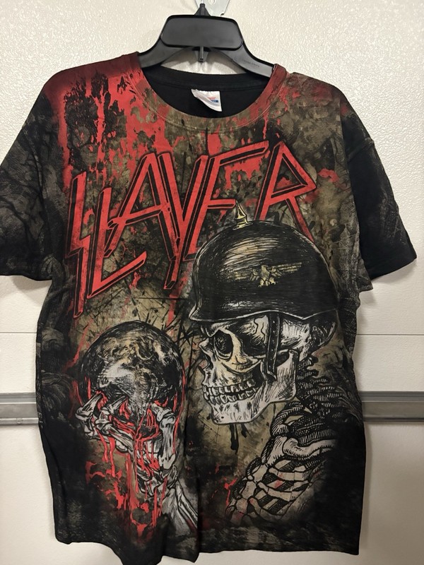Hanes Heavyweight Slayer Skull Graphic Print Crew Neck Tee Black/Red Men’s L
