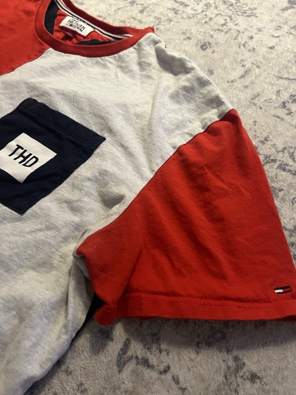 Tommy Hilfiger Denim Men's XL Colorblock Crew Neck Pocket Logo Tee Red/Gray gallery