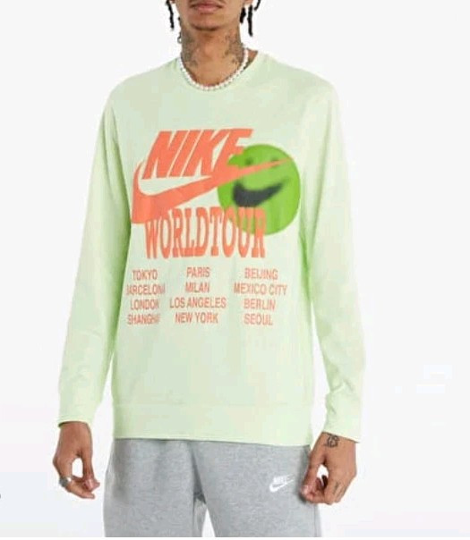 DA0629-383 Mens Nike Sportswear World Tour Long Sleeve Shirt Size Large NWT