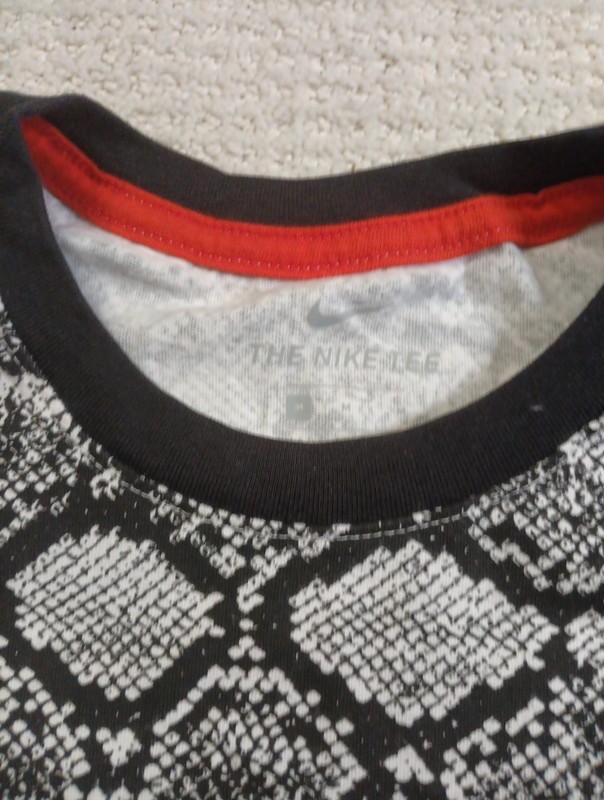 Nike Snake Skin Design Mens Medium Tee Shirt Black & White Red Embroidered Logo gallery
